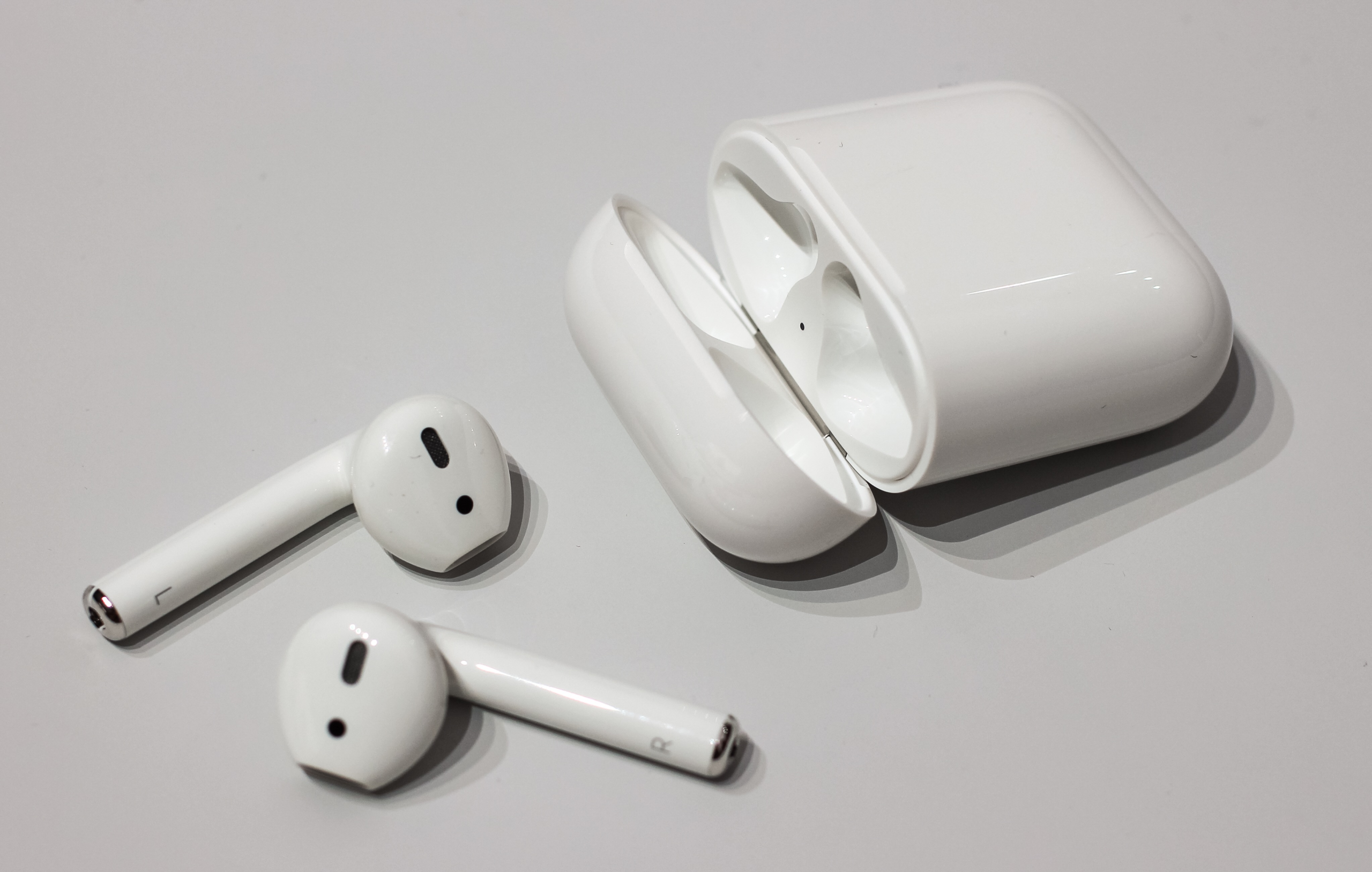 AirPods Case Not Charging: Causes & How to Fix